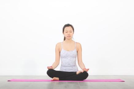 woman-meditating-hip-opener